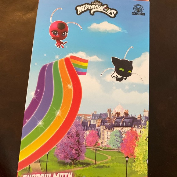 Brand New Shadow/Hawk Moth Vinyl Figure - Picture 7 of 8